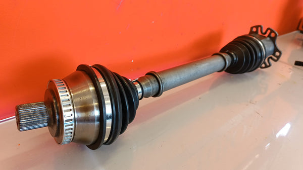 Semiasse nuovo AUDI A4 2.0 TDI 16V 140 cv 103 kw 8E0407272AH, 8E0407272AR, 8E0407272AT, 8E0407272S, 8E0407452EX, 8E0407452GX, 8E0407452JX, 8E0407452PX, 8E0407272A GSP / AKRON